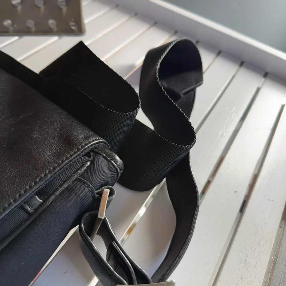 TUMI North South Flap Unisex Messanger Bag EUC